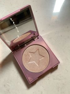 Revolution Glamorous Highlighter