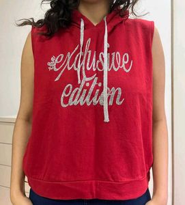 Red Cropped Hoodie – Stylish & Comfy