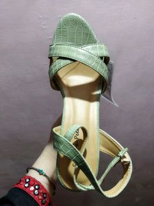 La-Peek Green Sandals