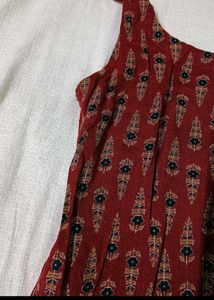 Sleeveless red kurti