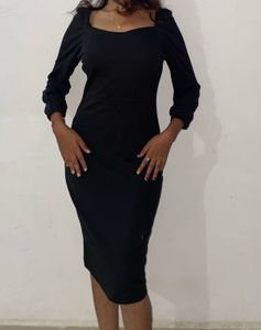 Minimalist Black Bodycon Midi Dress