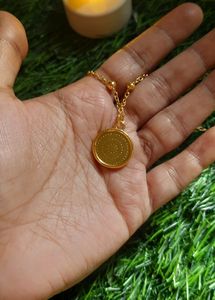 Gold Toned Coin Neckpiece🪙