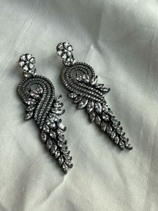 Gorgeous, dark silver colour, diamond earrings