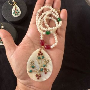 Mother of pearl pendant Necklace set
