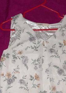 Floral Print Sleeveless top