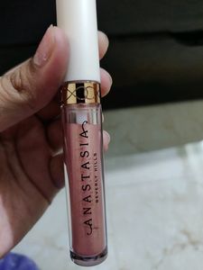 Anastasia Beverly hills lipgloss in shade Summer Vibes