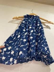 Sleevless Crop Top With Different Cuts