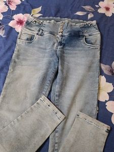 Stylish High-Waisted Denim Jeans