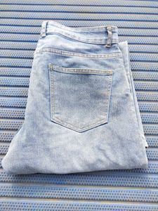 🧬 Light Wash Denim Jeans