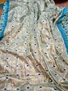 Green &amp; Gold Patterned Silk Fabric Saree