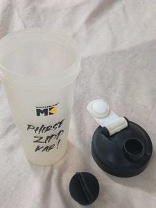 MuscleBlaze Shaker Bottle