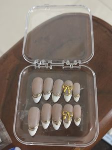 Elegant Press-On Nails with Bows