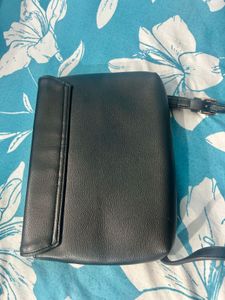 FOREVER NEW Black Crossbody Clutch