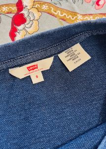 Levi&#39;s Long Sleeve Sweatshirt