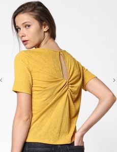 ONLYRound-Neck T-shirt with TwistBack Cutout