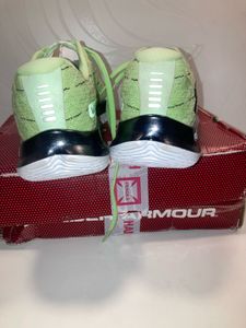 Under Armour Running Shoes ORIGINAL AUTHENTIC UK-9
