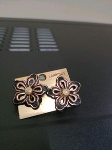 Flower Motif Stud Earrings
