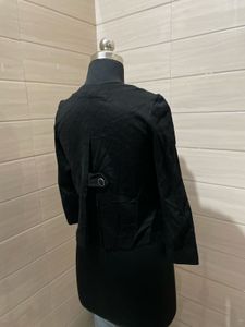 H&amp;M Elegant Black Cropped Jacket