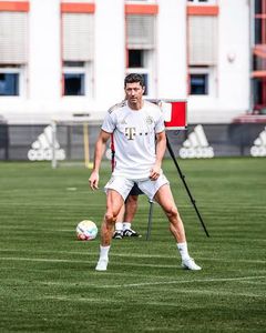Bayern Munich Lewandowski 2023 Football Jersey