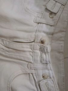 White High Waisted Raw Hem Denim Shorts I S