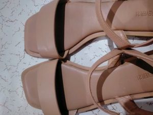 Flats Forever 21