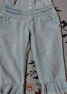 Light Wash Capri Jeans