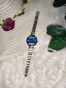 🎊🥳Buy One Get 1 Free🥳🎊New Stylish Silver Watch