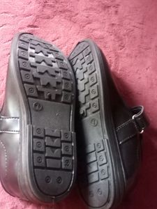 New School Shoe(size 7