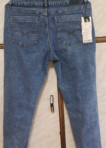 Boyfriend Fit Light Fade Cropped Jeans