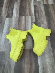 H&amp;M Green Chelsea Boots
