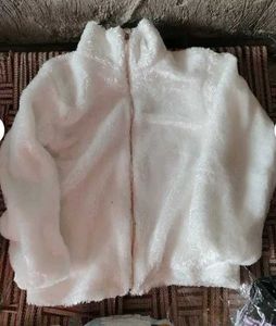 Cozy White Fleece Jacket.srif 1 time wear kiya.