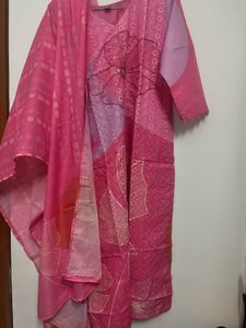Pink Floral Embroidered Salwar Kameez