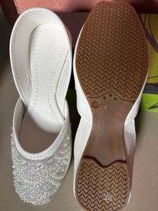 Last Day Offer Women White Embellished Flats