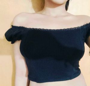 Colin&#39;s Lace Detailed Black Crop Top