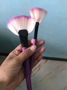 Makeup Fan Brush