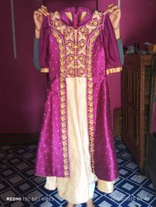 I Selling a Gown