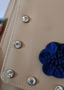 Beige Sling Bag👜