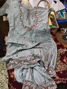 Floral Embroidered Kurta