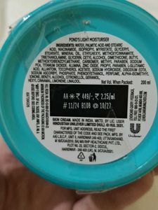 Pond&#39;s Light Mosturiser