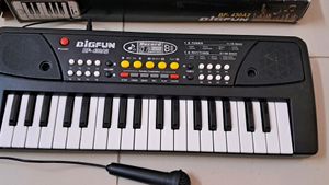 Electronic Keyboard With Micro USB