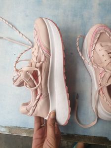 Women&#39;s Woven Sneakers