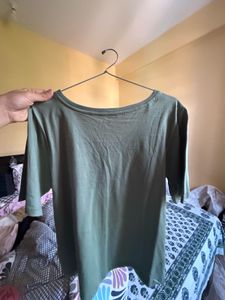 V-neck Green Tshirt