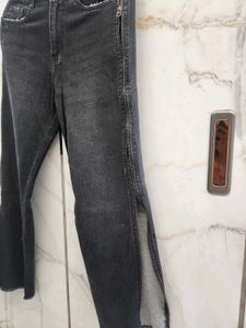 Chic grey Denim Jeans with Zipper Detail