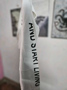 Stylish White Sweatshirt