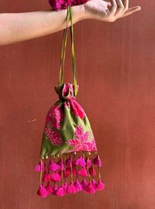 Floral Tassel Pouch