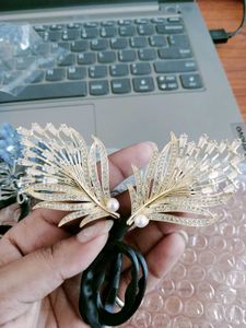 RHINESTONE FLOWER HAIR CLIPS