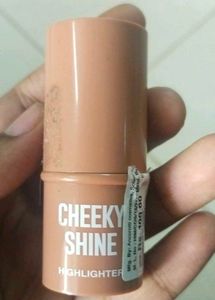Cheeky Shine Highilter From Zudio