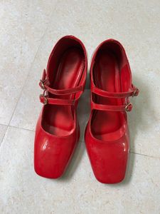 Theater Xyz Heels ( Negotiable ❤️)