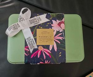 M&S Magnolia Floral Gift Set
