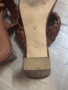 Carlton London Brown Flats